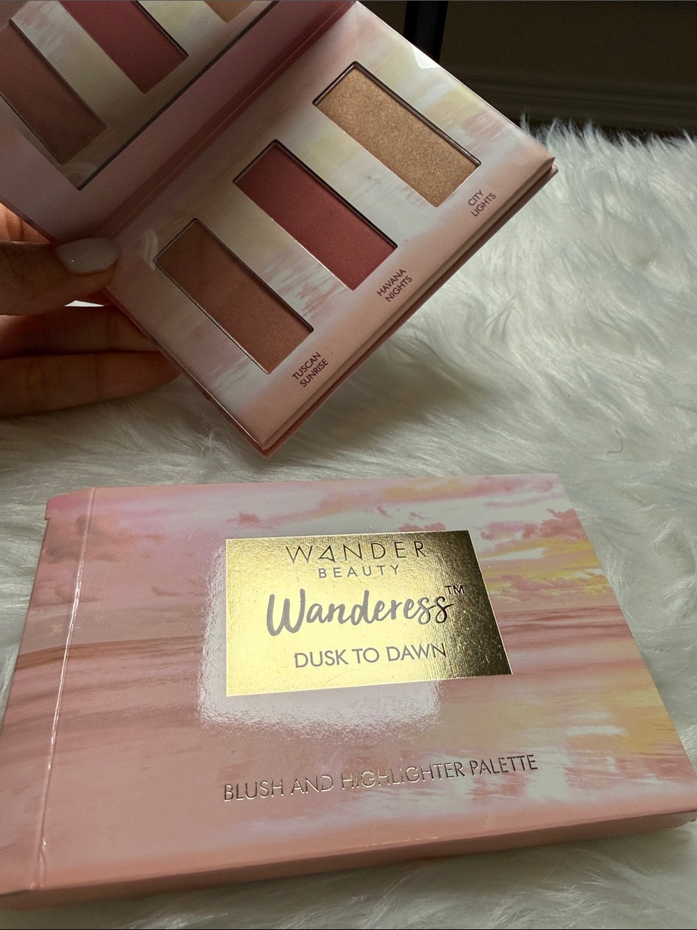 Wander Beauty Wanderess Blush & Highlighter Palette — Peachy Pink and Champagne